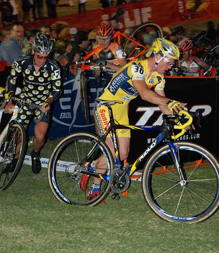 Pretty Good Night for a kit Lens-crossvegas4.jpg