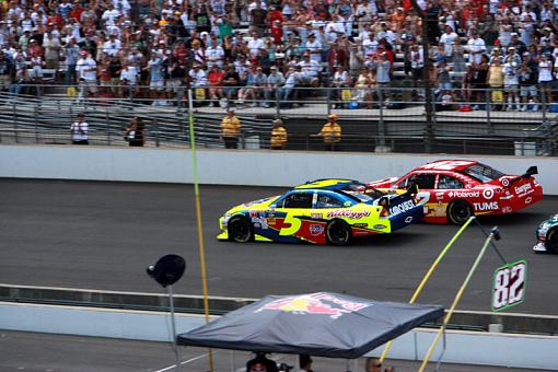 NASCAR pits-js091784.jpg