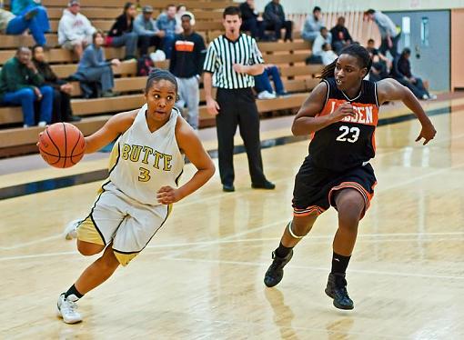 Lady Roadrunners notch win in last home BB game-7rb_3739_2.jpg