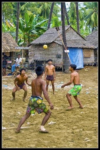 The cane ball game-_my16450-caneball2.jpg