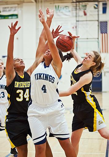 Vikings can't hold off unbeaten hornets-7rb_3980_2.jpg