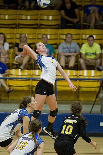 College Volleyball-d3s_3827-3-10.jpg