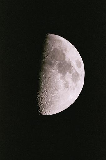 A Clear Saturday Night-8-day-moon-350th-second-28-feb-04-r640.jpg