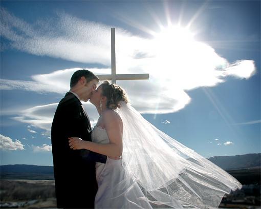 Colorado wedding-sun-cross-kiss.jpg