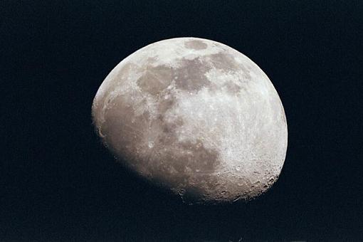 Moon Shots For Mark (mdmc)-10-day-moon-500th-second-12-apr-03-2030-hrs-pr.jpg