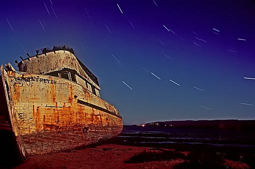 Shiprwrecked on a Starry Night-startrail_boat_600.jpg