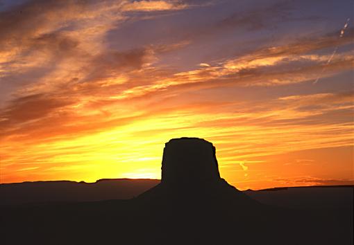 Travelogue - Lake Powell-monument-sunset-1.jpg