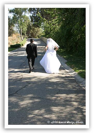 Another wedding...-groom-bride-run.jpg