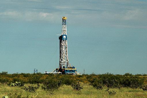 Oil Drilling Rig-dsc_5675-2-640.jpg