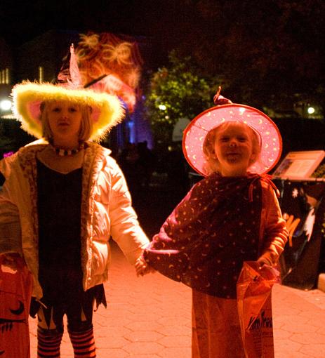 Your Halloween Pics-witchy-sisters.jpg