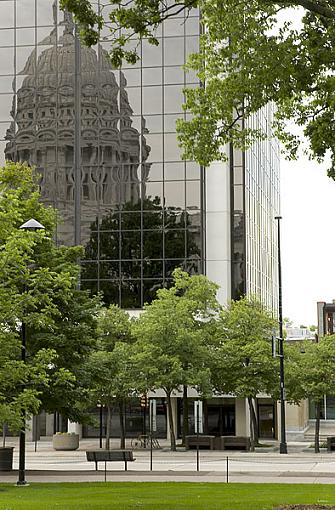 Finally got my D70-capitol-reflection.jpg