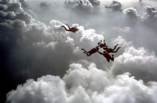 Skydiving-cloudjump1_px640.jpg