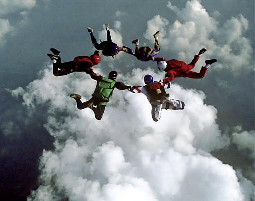 Skydiving-cloudjump3_ver1_crop_px640.jpg