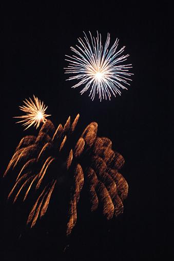 More Fireworks (no tripod)-fireworks_4sm.jpg