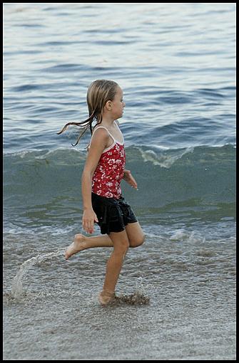 unofficial photo shoot at the beach...-kayla_2.jpg