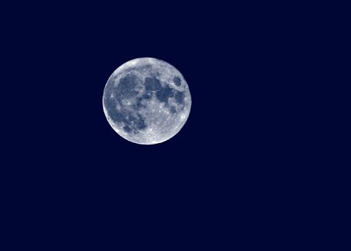 Shooting the moon... who can shed some light?-bluemoon1.jpg