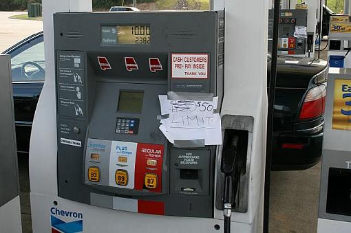 A gift from Ike (can I retun it?)-gas-pump-9-2008.jpg