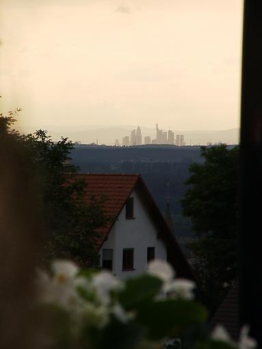 Frankfurt skyline-08190017.jpg