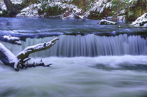 Snow at the Falls-rbr1.jpg