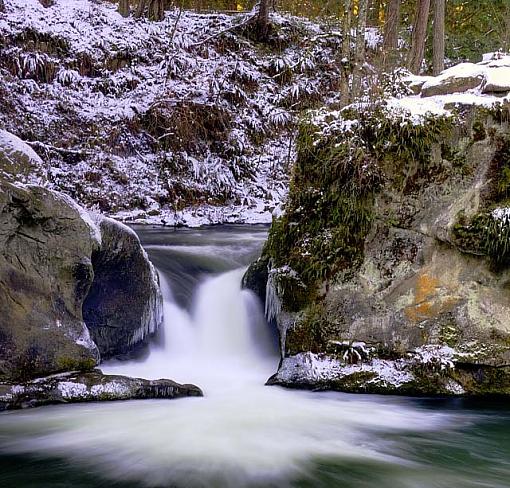 Snow at the Falls-rbr6.jpg