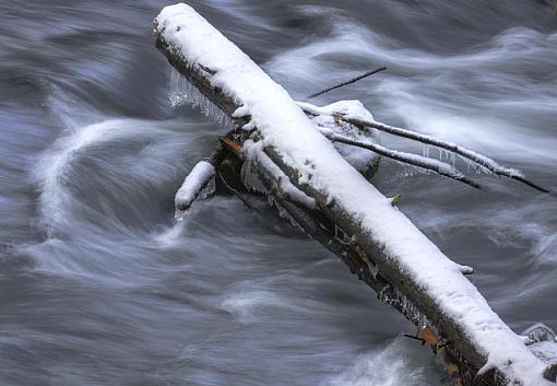 Snow at the Falls-rbr5.jpg