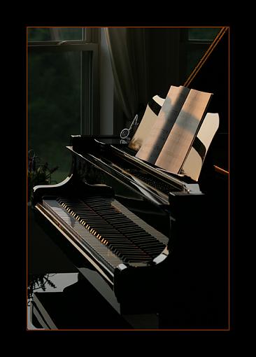 Another piano-pianoatsunset.jpg