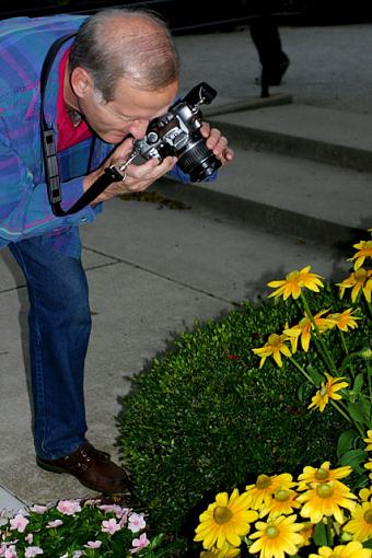 Post your pictures of photographers!-dad1_down.jpg