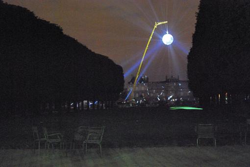 Paris Nuit Blanche - artistic happening by prime-1-parc.jpg