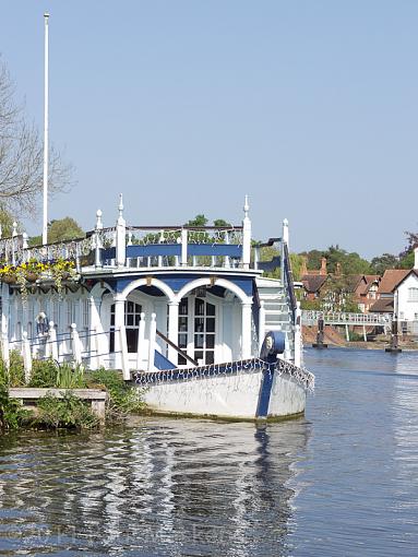 houseboat-p4250743.jpg