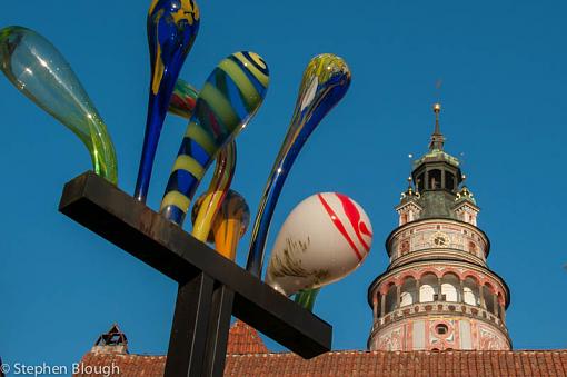 Juxtapositions-cesky-krumlov-sculpture.jpg