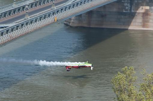 Budapest 1st May air display - really close-4827-312.jpg