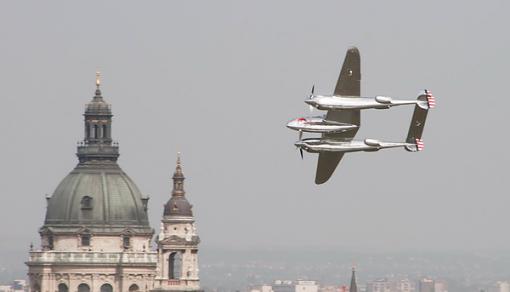 Budapest 1st May air display - really close-4827-541.jpg